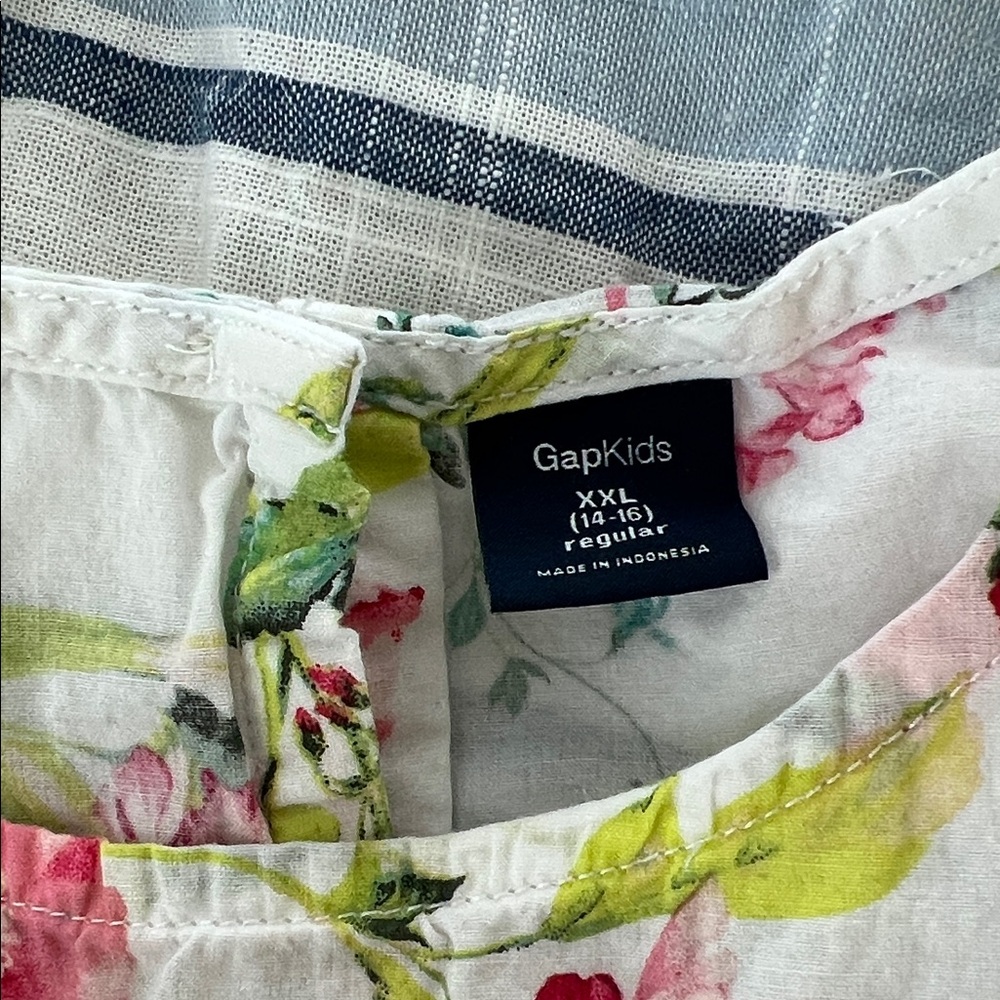 💚BUY 3 for $15💚 💚 GAP Kids Floral Blouse - Pink and Green - Picture 3 of 3